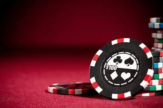 Filipino players enjoying mobile sports betting and casino games on holdem platform